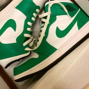 Air Jordan 1 Mid, light green, size (10.5)